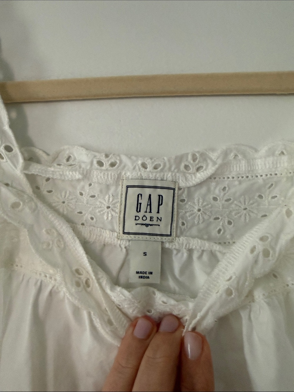 Gap x Doen Eyelet Sleeveless Top - Picture 3 of 5